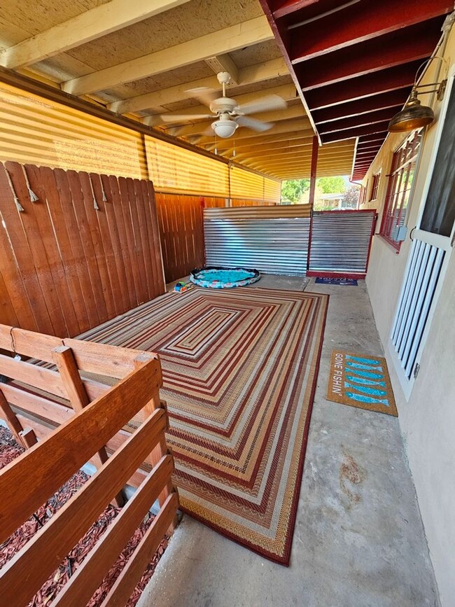 Building Photo - Large Remodeled 4 Bedroom / 2 Bath Home Re...