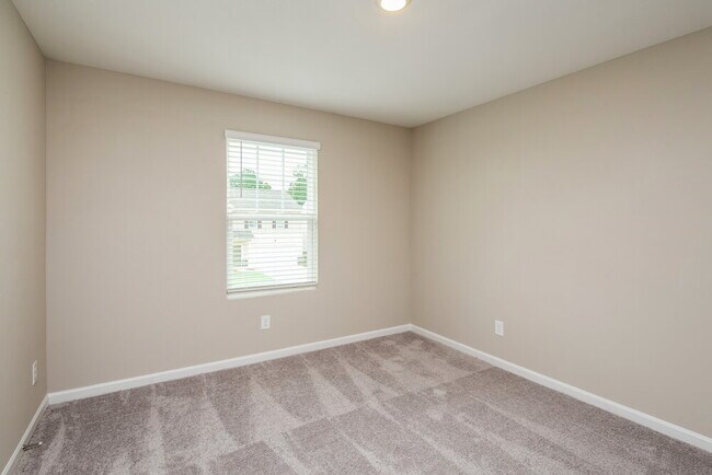 Building Photo - 80 Hyde Park