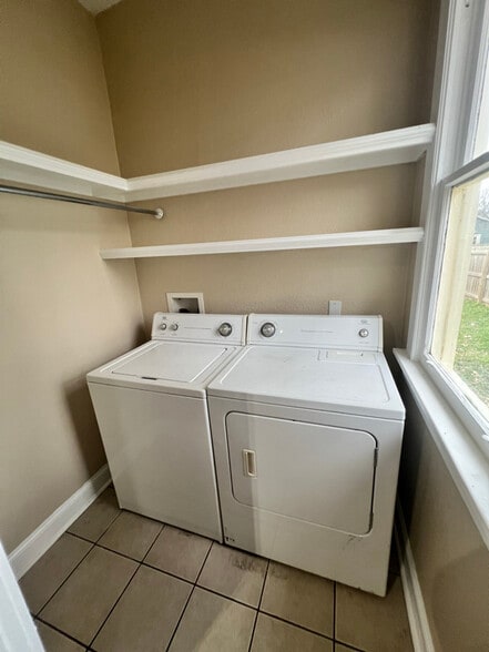 Building Photo - 1994 Manila Ave