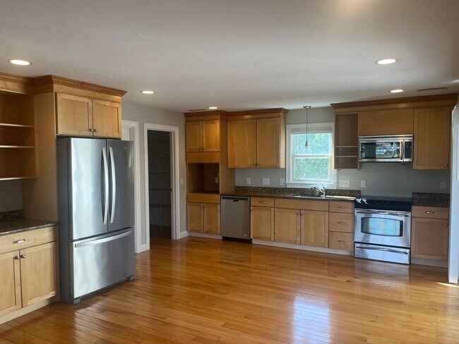 Building Photo - King Light, LLC