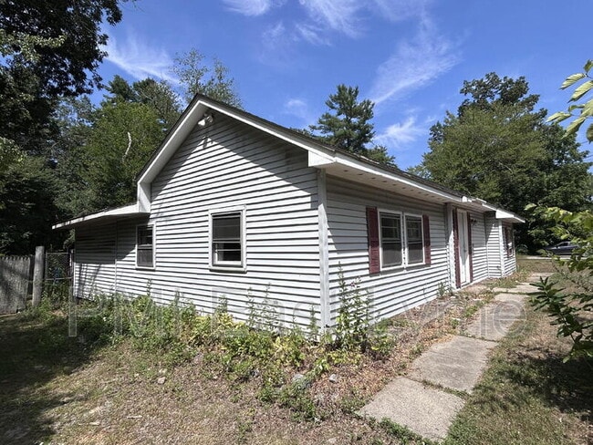 Building Photo - 65 Beach Pond Rd