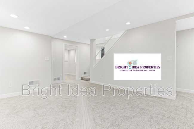 Building Photo - 2755 Woodbury Dr