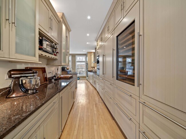 Building Photo - 2048 Valor Ct