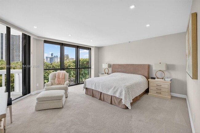 Building Photo - 2000 Island Blvd