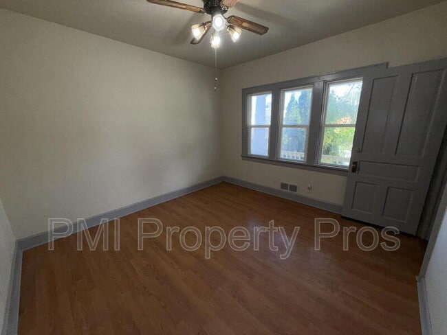 Building Photo - 3057 N Holton St