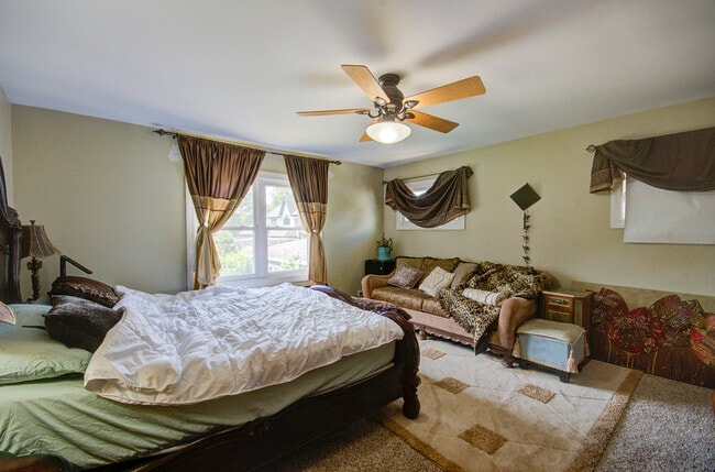 Building Photo - 501 Lincoln Ave