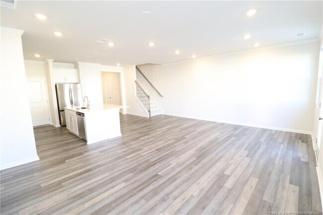 Building Photo - 5711 Woodlawn Dr