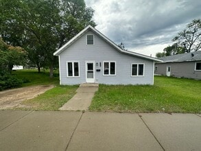 Building Photo - 3 bedroom Home