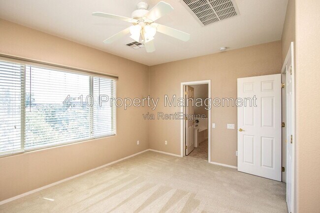Building Photo - 951 E Bellerive Pl
