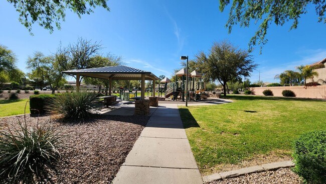 Building Photo - 4 Bedroom Home in the Kerby Estates Commun...