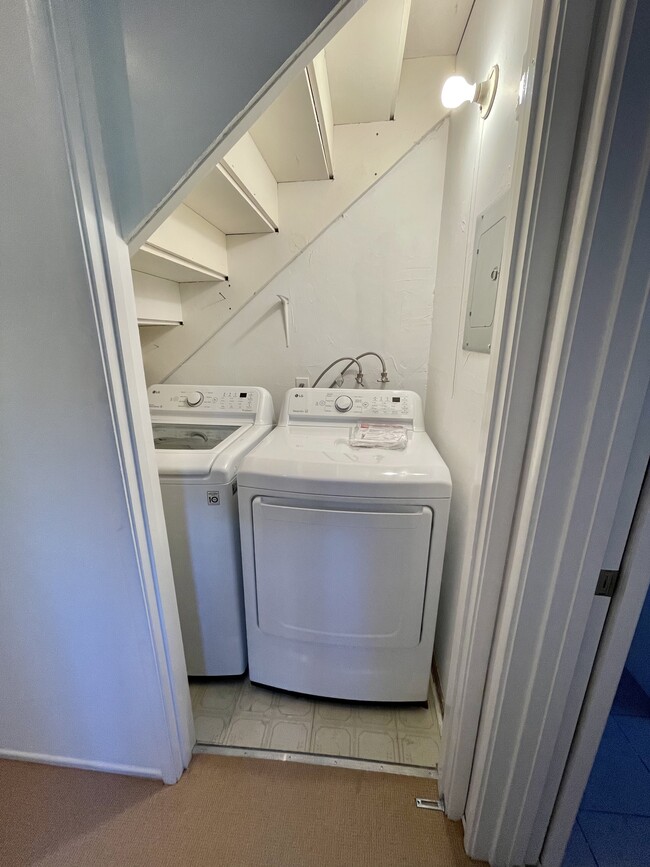 washer dryer - 56 Scenic Ave