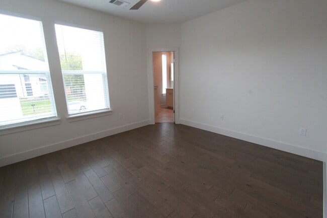 Building Photo - Contemporary East Austin Home with Private Yard & Garage