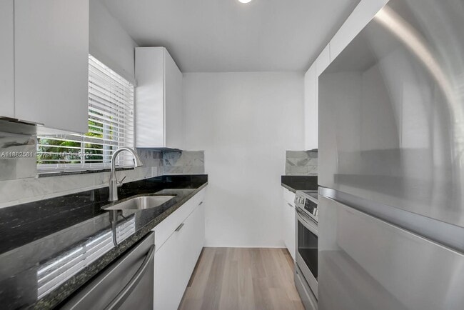 Building Photo - 570 NE 68th St