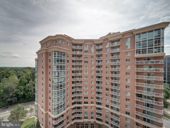 Building Photo - 3101 N Hampton Dr