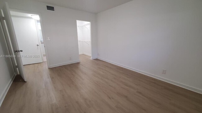 Building Photo - 8160 Geneva Ct