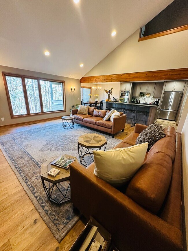 Building Photo - Sophisticated Condo Retreat on Old Mission Peninsula