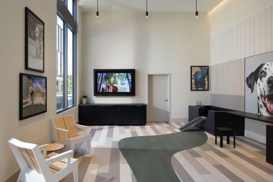 Building Photo - 240 S Taaffe St