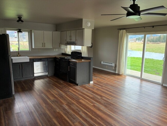 Building Photo - 9179 Harrison Rd