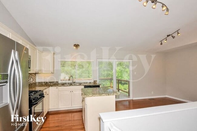 Building Photo - 134 Holly Green Dr