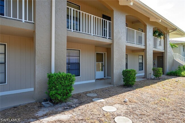Building Photo - 135 Cypress Way E