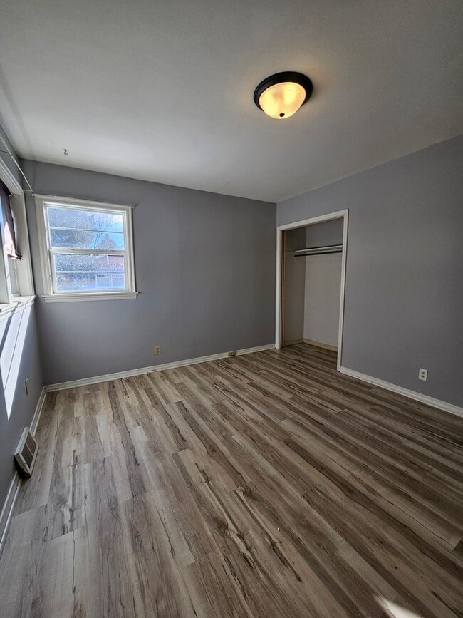 Building Photo - 2 BED | 1 BATH | SINGLE-LEVEL HOME | WEST
