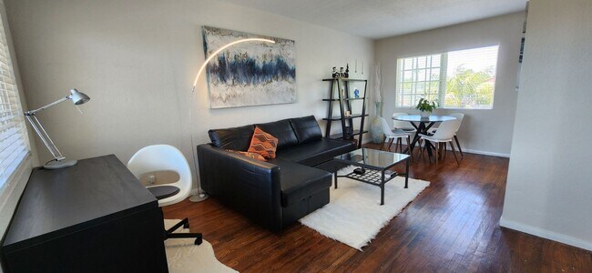 Building Photo - Kensington: Renovated Spacious Residence: Cook's kitchen, Includes parking