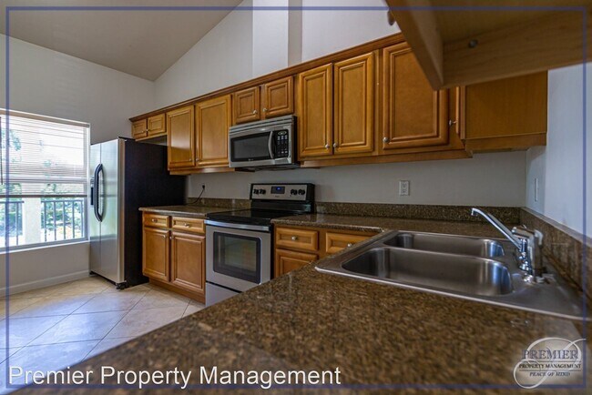 Building Photo - 1555 Blue Point Ave