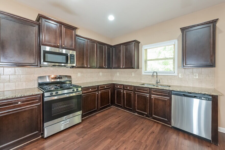 Building Photo - 795 Westmoreland Ln NE