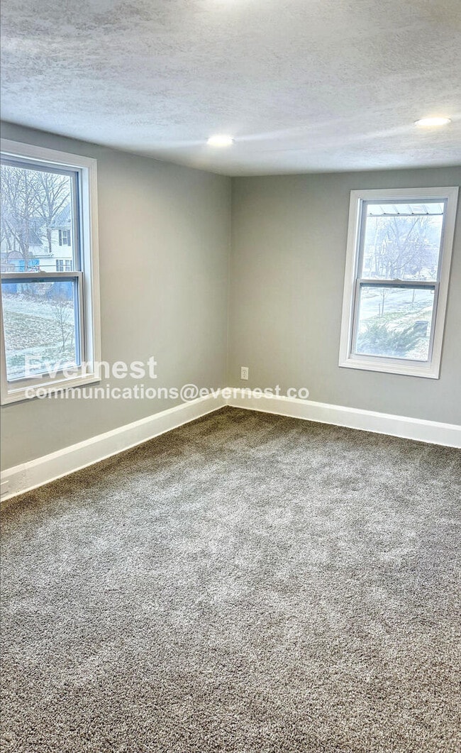 Building Photo - 1270 Moore St