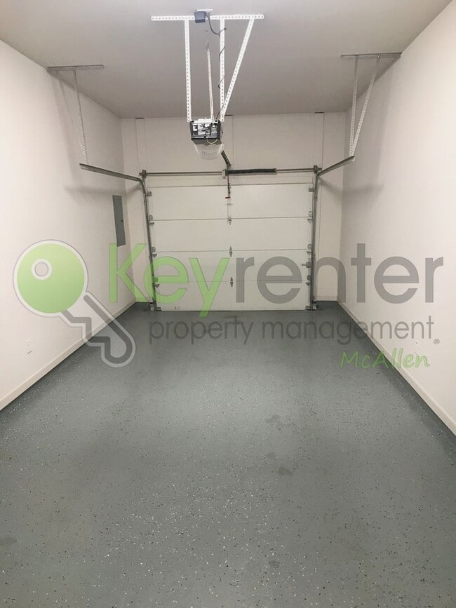 Building Photo - 3 Bed/2 Bath Townhome in Mcallen TX