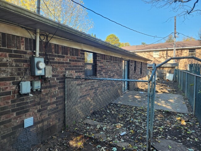 Building Photo - 413 S Fulton St