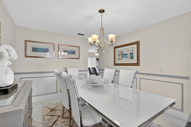 Building Photo - 1676 SW Mackey Ave