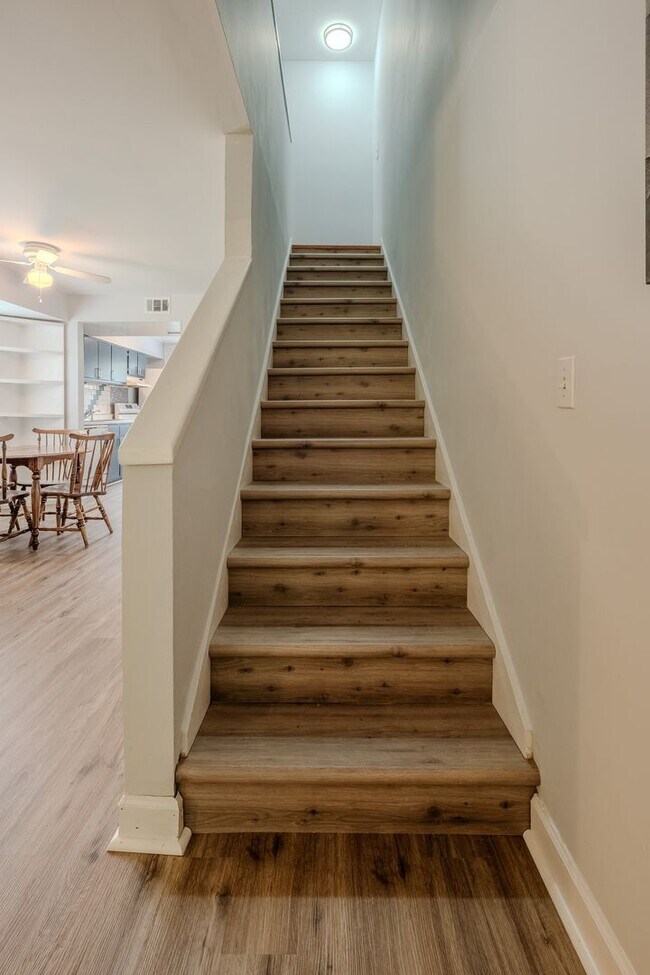 Building Photo - 290 Appleby Dr