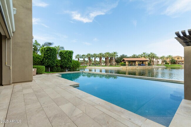 Building Photo - 4322 S Gardenia Dr