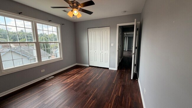 Building Photo - 646 White Ct