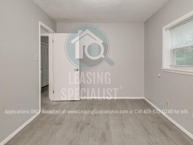 Building Photo - Adorable Custom 2 Bed Bungalow House Available to Prelease for August 2026!