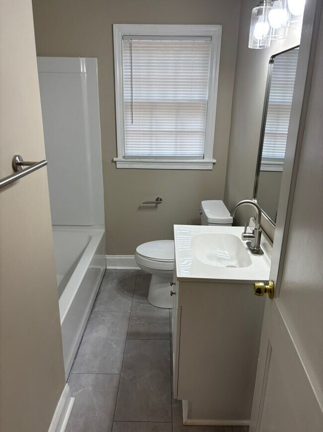 Building Photo - 3931 Dexter Dr