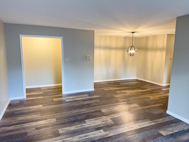 Building Photo - 4549 1/2 Hedgerow Dr