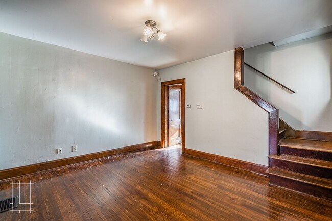 Building Photo - 1448 Summit St