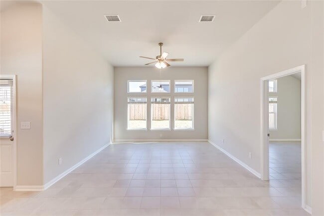 Building Photo - 325 Diamondleaf Dr