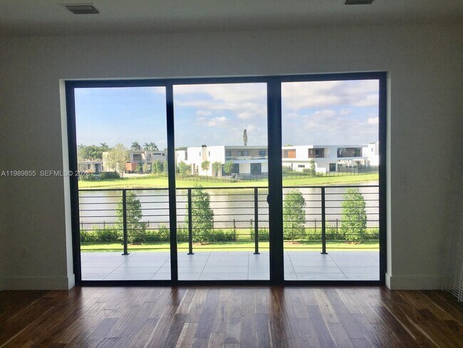 Building Photo - 16580 Sunset Way