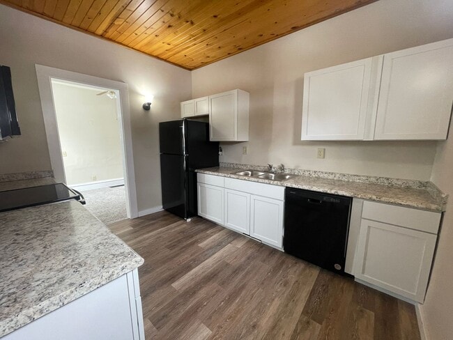 Building Photo - Beautiful 4 Bedroom 1 Bath House for Rent