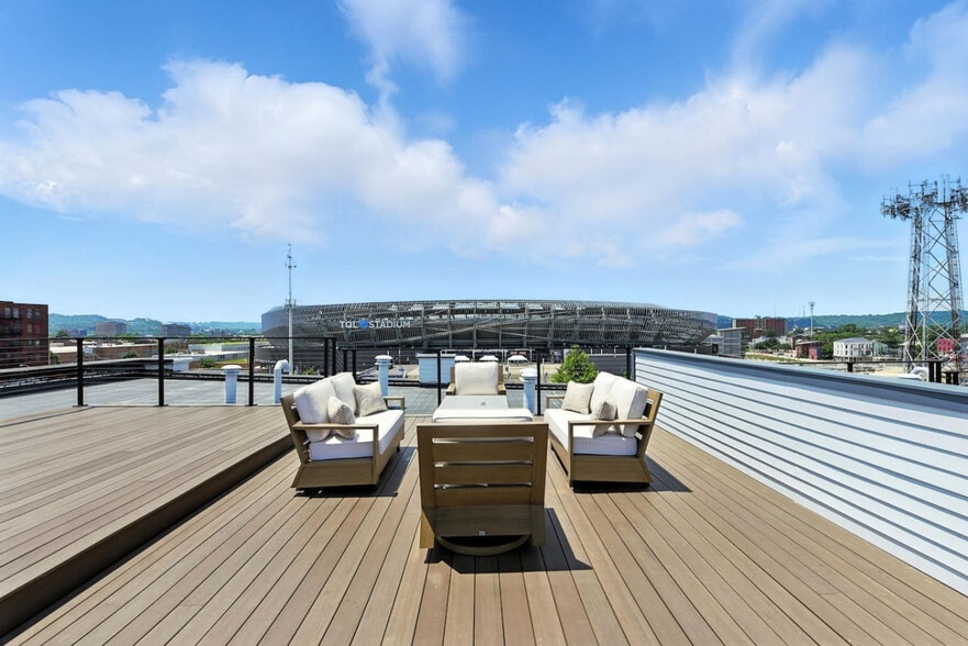 Building Photo - 222 W 15th St