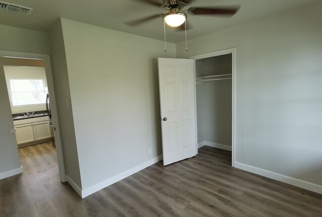 Building Photo - 4 Bedroom 2 bath in Valley High