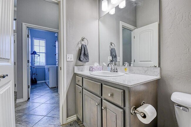 Building Photo - 2204 Alameda Park Dr