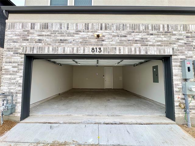 Building Photo - 813 Meadowcrest Dr