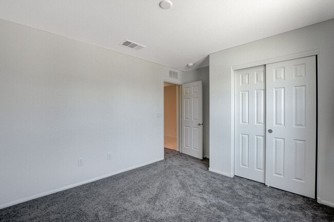 Building Photo - Newer Home in Indian Springs!