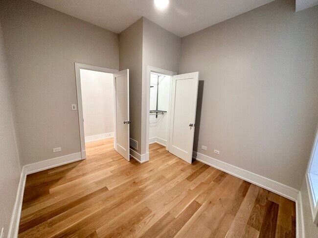 Building Photo - 930 N Wolcott Ave