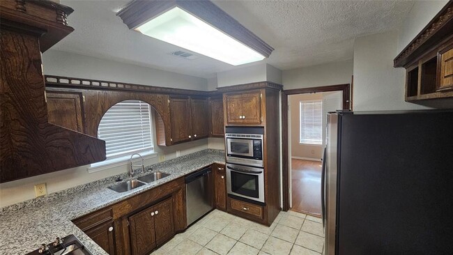 Building Photo - 7322 Ridge Oak Dr