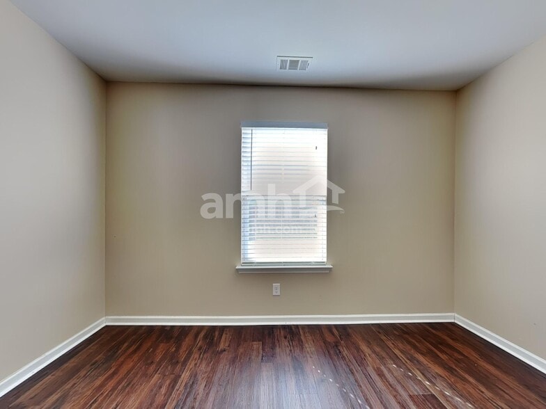 Building Photo - 1 Amber Dr